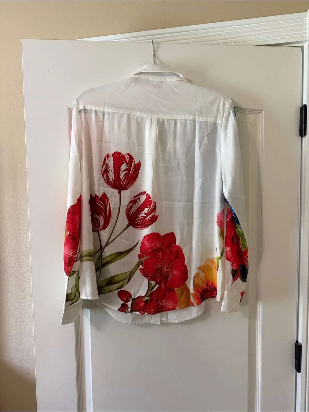 Stylewe White Button-Up Shirt with Blue & Red Floral Print - Picture 3 of 4